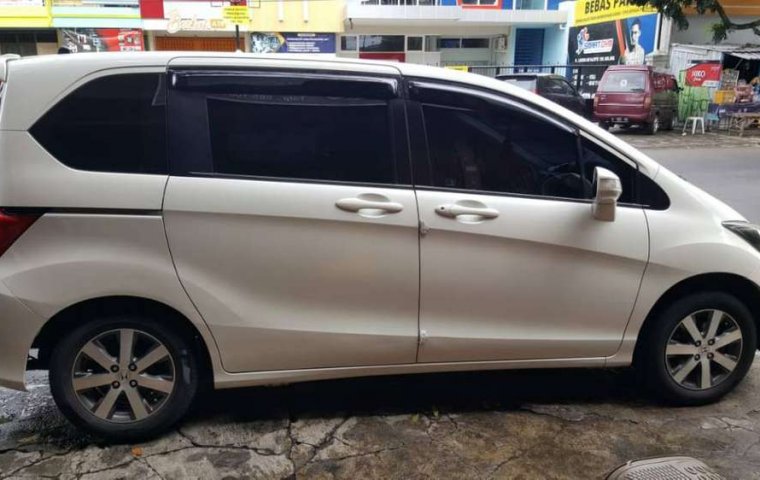 Jawa Timur, jual mobil Honda Freed PSD 2010 dengan harga terjangkau
