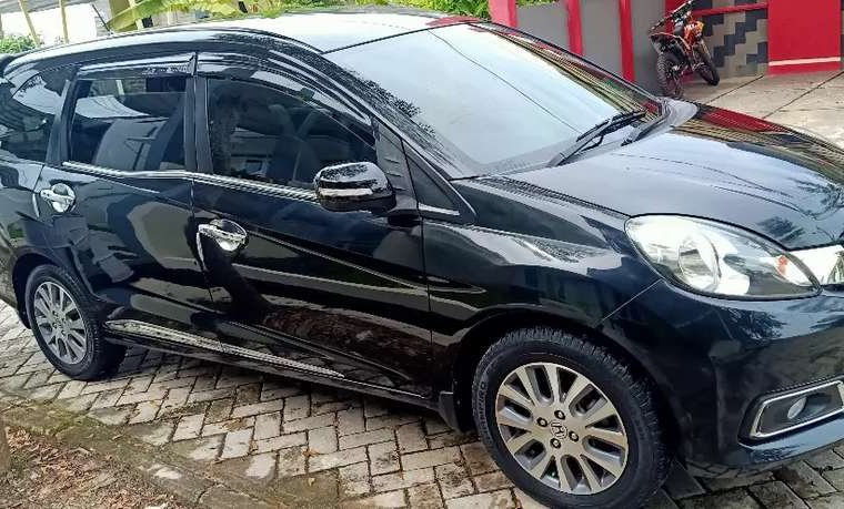 Mobil Honda Mobilio 2014 E terbaik di Lampung