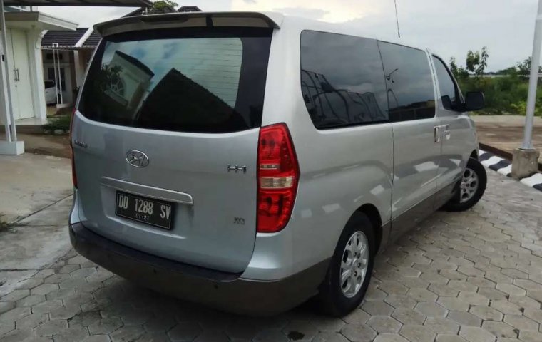 Mobil Hyundai H-1 2009 XG terbaik di Sulawesi Selatan