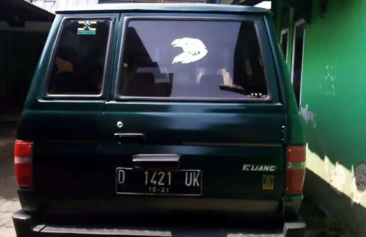 Jawa Barat, Toyota Kijang 1990 kondisi terawat