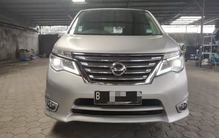 Jual Cepat Mobil Nissan Serena Highway Star 2015 di Depok