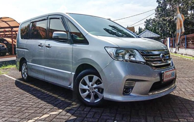 Jual Mobil Bekas Nissan Serena Highway Star 2014 di Jawa Barat