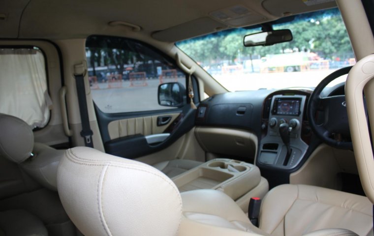 Dijual Mobil Hyundai H-1 XG Bensin A/T 2010 Silver, DKI Jakarta