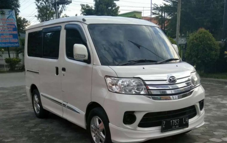 Jual Daihatsu Luxio 2017 harga murah di Jawa Tengah