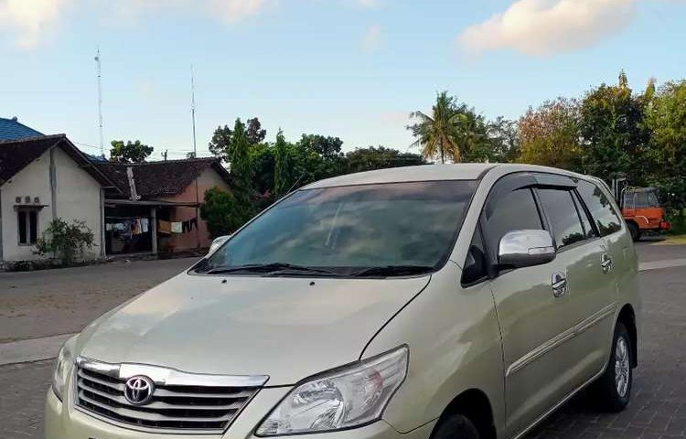 DIY Yogyakarta, Toyota Kijang Innova 2.0 G 2013 kondisi terawat