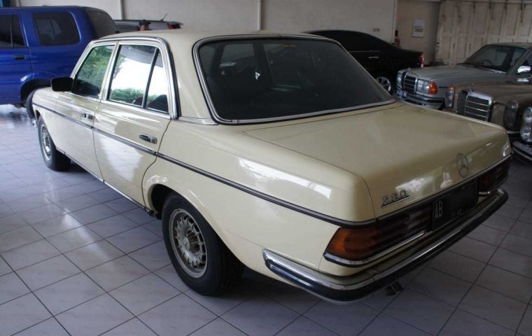 Dijual [Harga Corona] Mercedes Benz "Tiger" 280 W123 thn 1979 area Klaten, Jawa Tengah