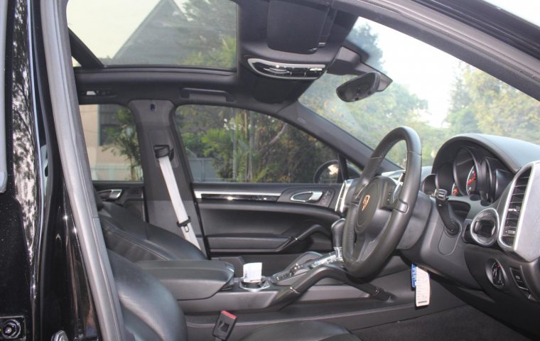 Dijual cepat mobil Porsche Cayenne 3.6 AT 2012 Hitam, DKI Jakarta
