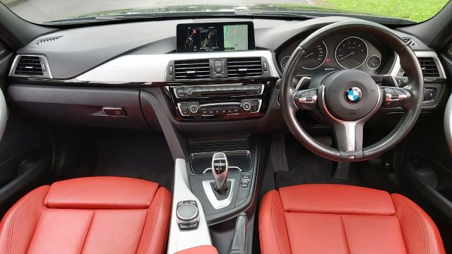 Dijual cepat mobil BMW 3 Series 330i 2016 di DKI Jakarta