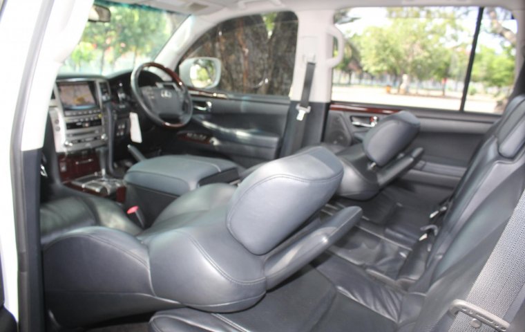 FLASH SALE BLN JULI Lexus LX 570 2012 Putih, Dijual di DKI Jakarta