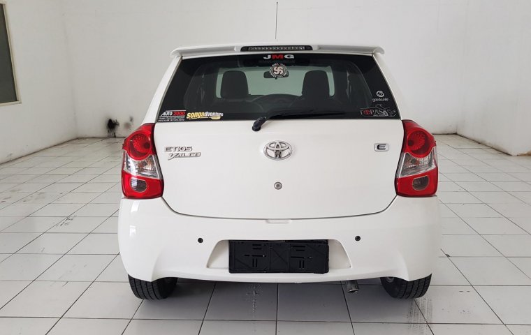 Dijual cepat mobil Toyota Etios Valco E 2015 Manual, Jawa Timur