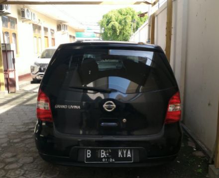 Dijual Cepat Nissan Grand Livina SV 2011 di Bekasi