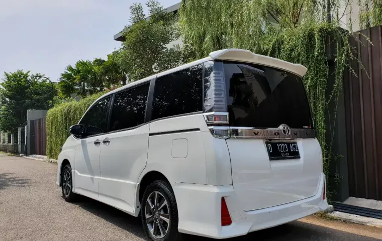Dijual Mobil Toyota Voxy 2018 di Jawa Barat