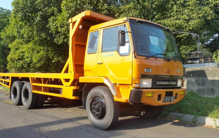 Dijual Mitsubishi Fuso FN 7.5 220PS FN517 ML2 6x2 2011 di Bekasi