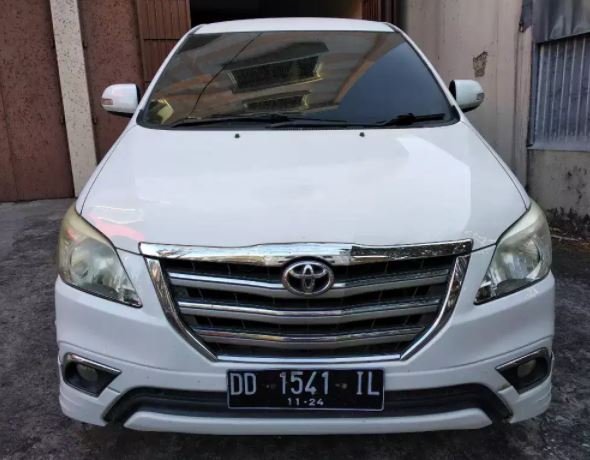 Dijual Mobil Toyota Kijang Innova V Luxury 2014 di Sulawesi Selatan   