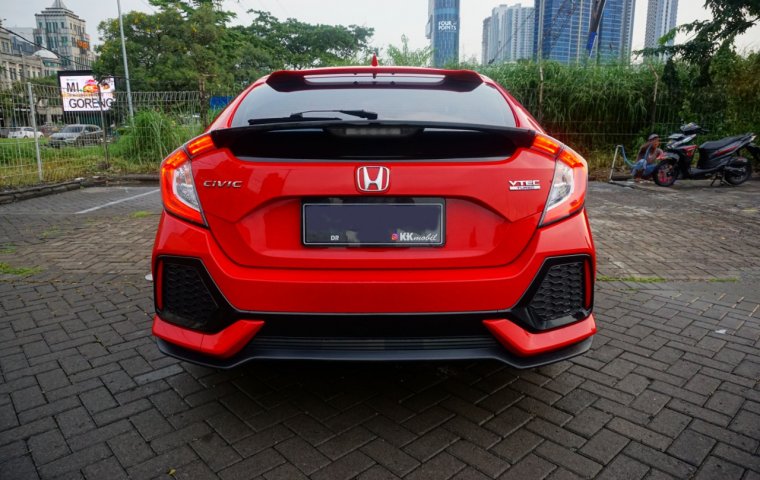 Dijual Honda Civic 1.5 Turbo E CVT Hatchback Merah 2018  Surabaya