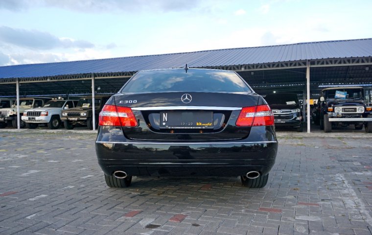 Jual Mercedes-Benz E300 Elegance 3.0 AT 2010 Hitam Sedan Surabaya