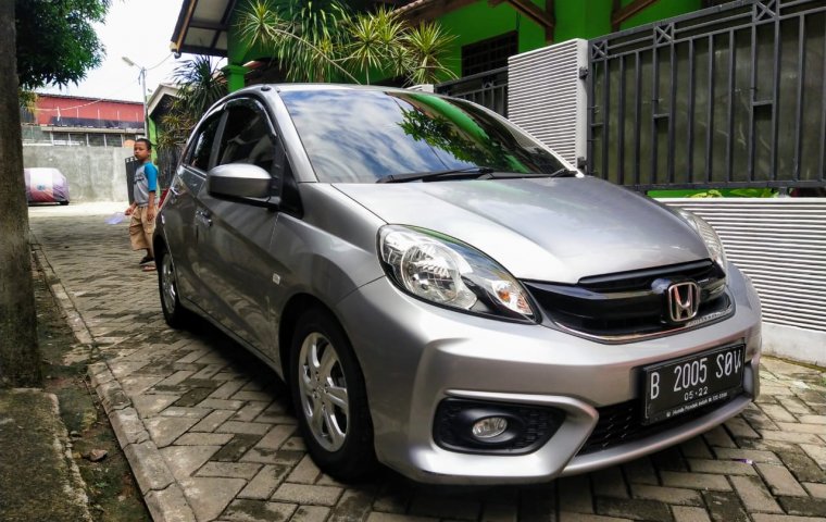 Dijual Cepat Honda Brio E 2017 Silver di DKI Jakarta