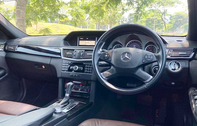 MERCEDES BENZ E250 W212 AVANTGARDE 2011