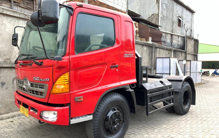 Terawat+BanBARU,MURAH Hino Engkel Tractor Head SG260TH SG260J 2019