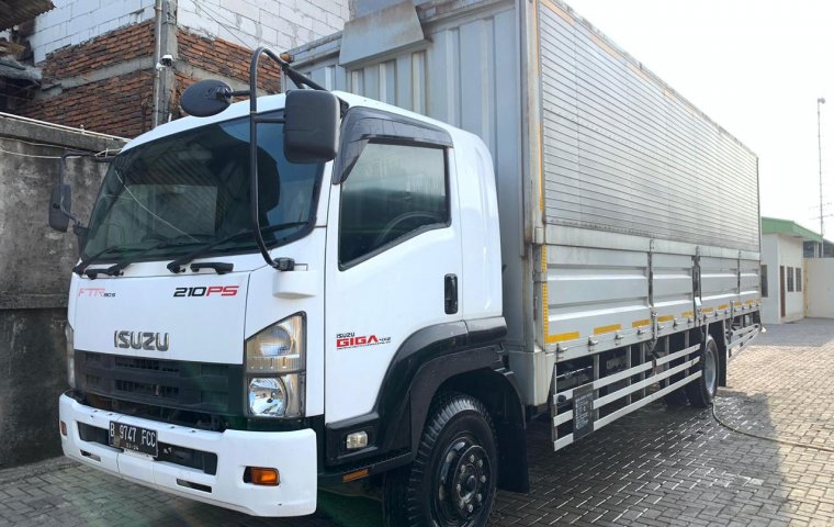 58000KM ANTIK+BanBARU,Bagus Isuzu Giga Engkel 4x2 FTR90S Wingbox 2014