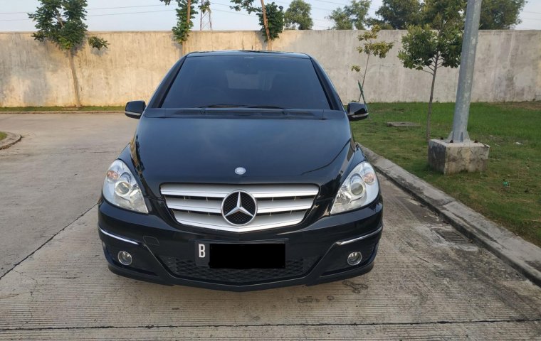 Mercedes-Benz B-CLass B 180 thn 2011 Hitam AT 