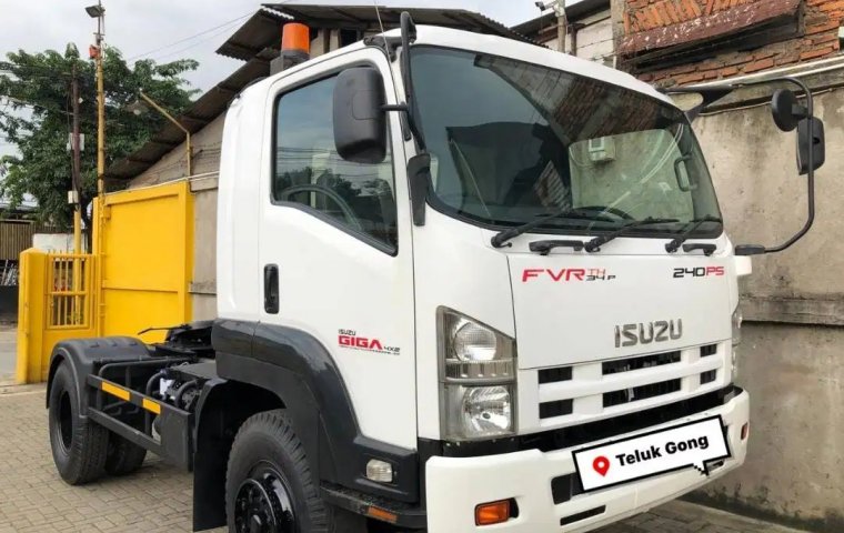 8000KM+BanBARU,Isuzu Giga 2018 Engkel 4x2 FVR34P TH Tractor Head