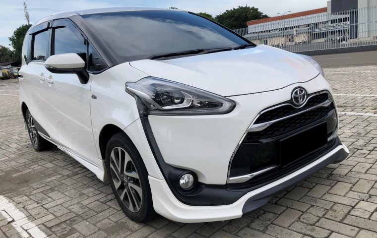 Toyota Sienta Q AT 2018 Putih