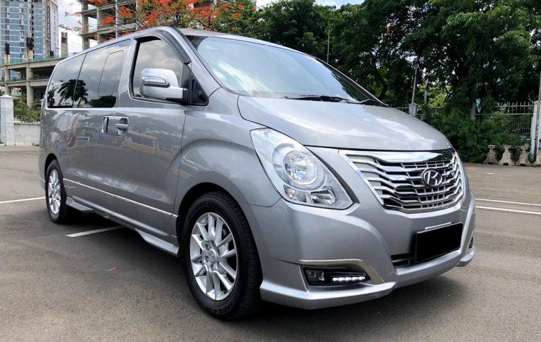 Hyundai H-1 XG Bensin 2016 Silver