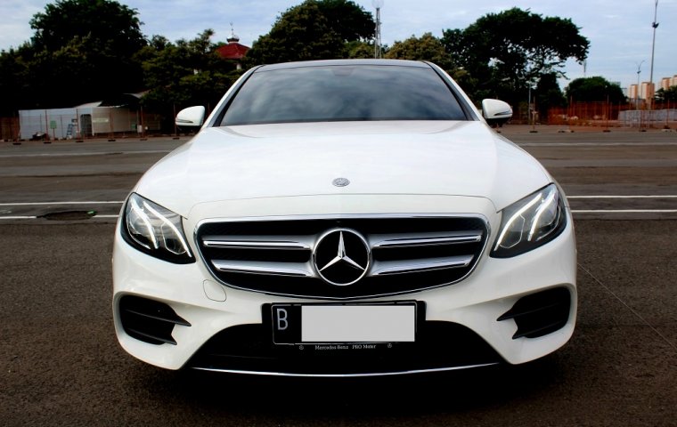 Mercedes-Benz E-Class E 300 AMG AT 2017 Putih Pemakaian 2018