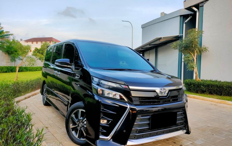 Toyota Voxy CVT 2018 Hitam