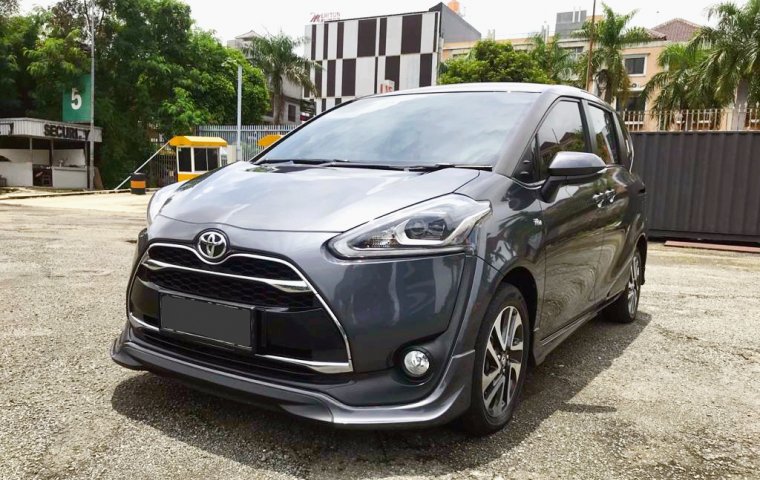 Toyota Sienta Q 2018 Abu-abu