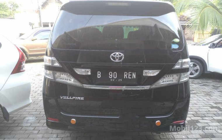 Jawa Timur, Toyota Vellfire V 2010 kondisi terawat