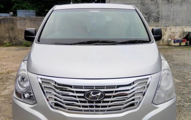 Hyundai H-1 2.5L CRDi XG Tahun 2010 Abu-abu Diesel