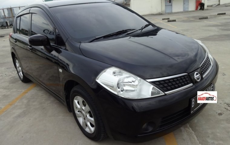 Nissan Latio 1.8 2009 hitam