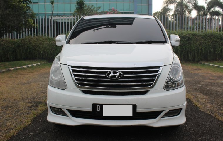 Hyundai H-1 XG 2012 Putih