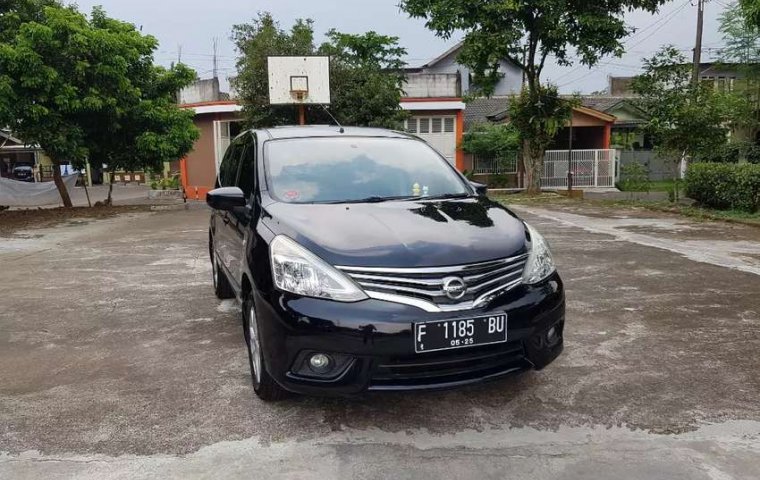 Mobil Nissan Grand Livina 2014 XV terbaik di Jawa Barat