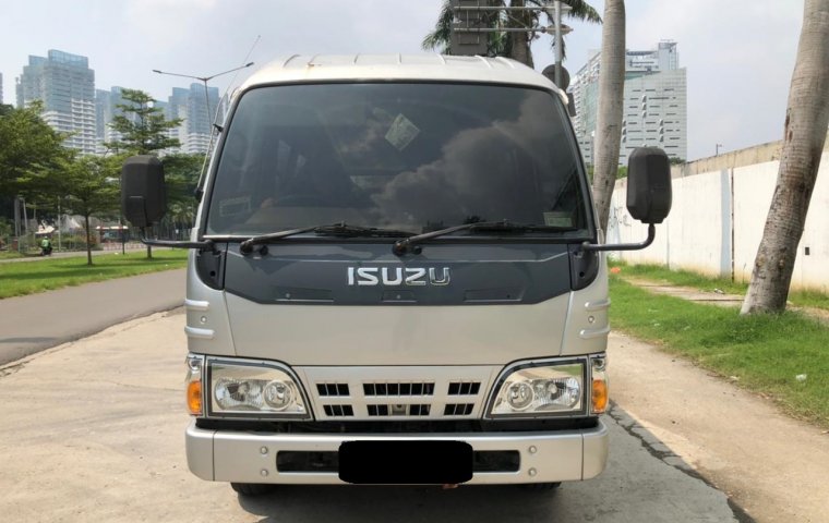 Isuzu Elf 2.8 Minibus Diesel 2013 Silver