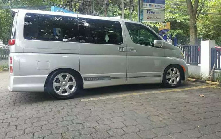 Mobil Nissan Elgrand 2007 terbaik di Jawa Barat