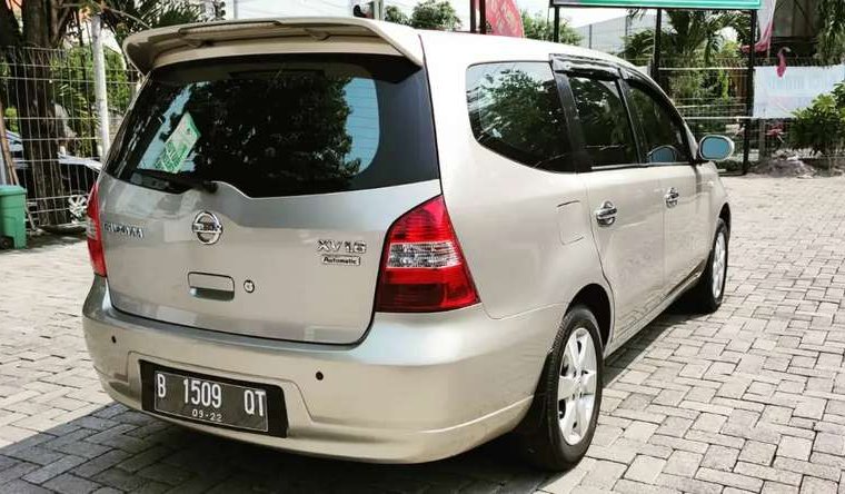 Mobil Nissan Grand Livina 2007 XV terbaik di Jawa Tengah