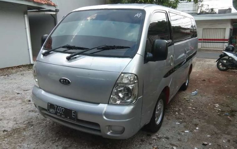 DKI Jakarta, Kia Travello 2010 kondisi terawat