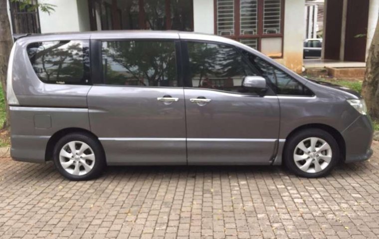 Jual Nissan Serena 2013 harga murah di Banten