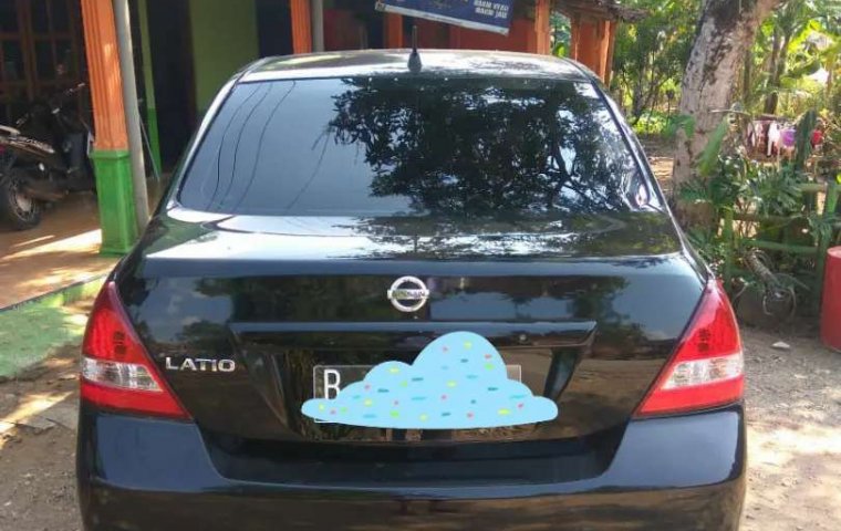 Dijual mobil bekas Nissan Latio , Banten 