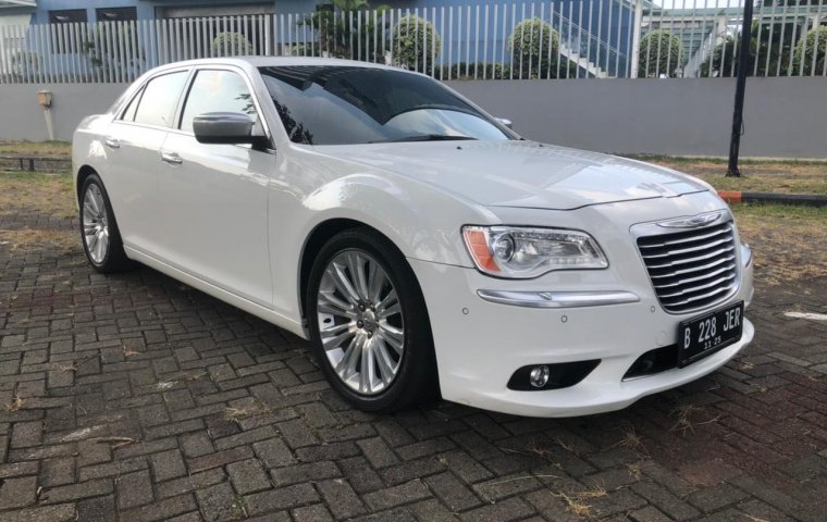 CHRYSLER 300C PENTASTAR 3.6 PUTIH 2013