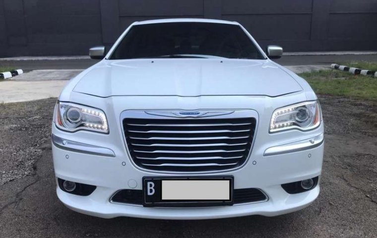 DKI Jakarta, Chrysler 300C 300C 2013 kondisi terawat