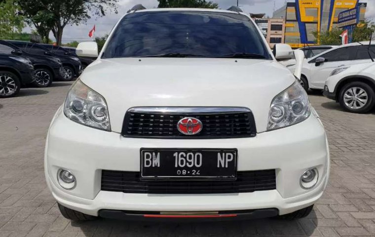 Riau, Toyota Rush G 2014 kondisi terawat