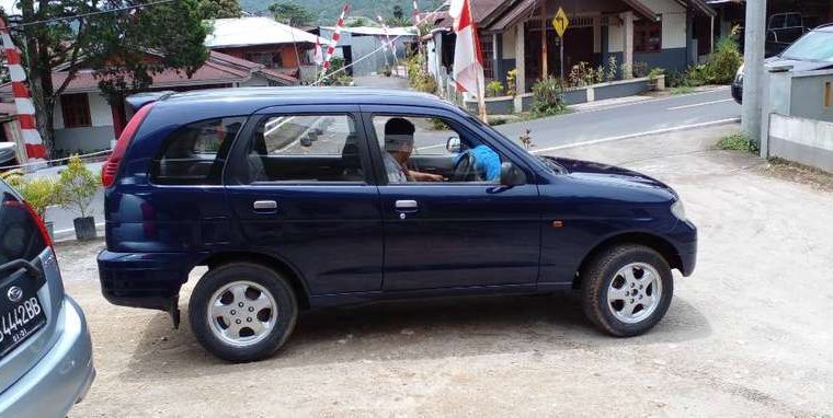 Mobil Daihatsu Taruna 2000 CX terbaik di Sulawesi Utara