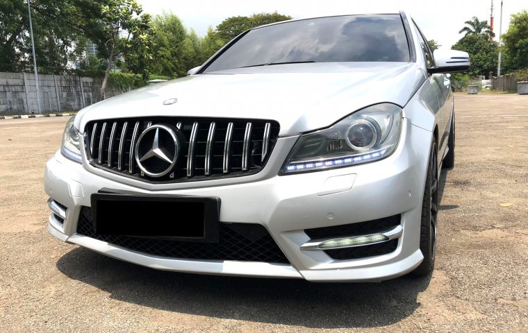 Mercedes-Benz C-Class 250 2012 Abu-abu