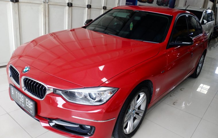 BMW 320i F30 Sporty 2.0 a/t