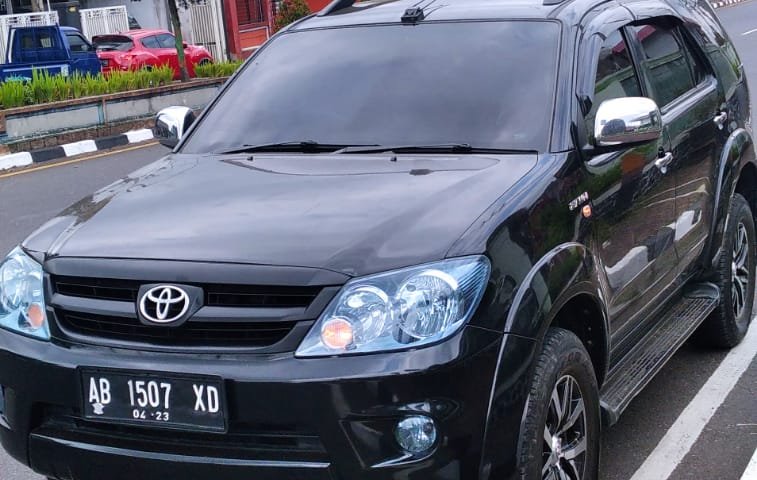 Toyota Fortuner 2.7 G AT 2005 Hitam Matic