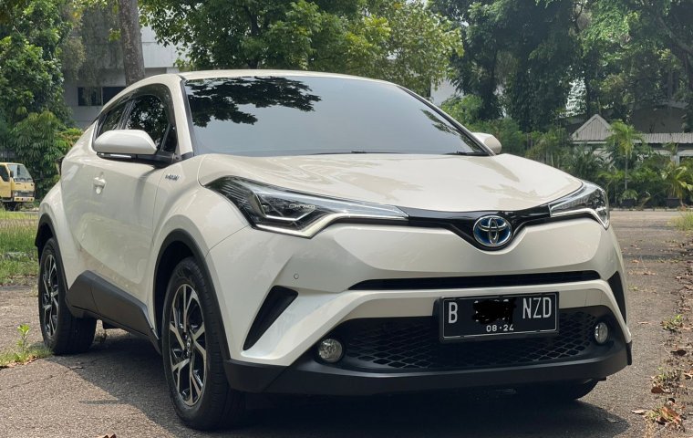 TOYOTA CHR HYBIRD 2019 PUTIH